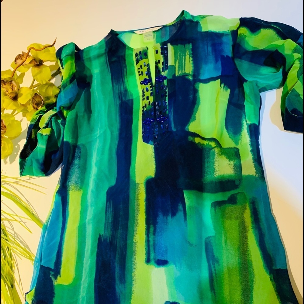 T59- Peter Nygard blue silk top size XS